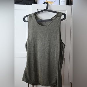 Lululemon men’s silverescent tank top in army green